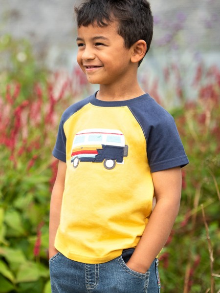 T-Shirt mit Camper-Applikation, gelb-dunkelblau von Frugi 1