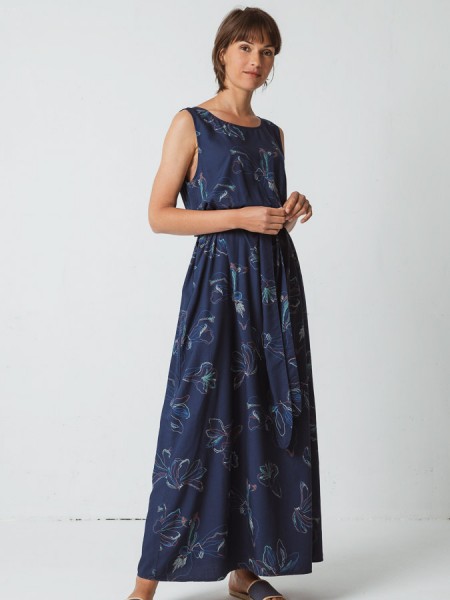 Langes Kleid mit breiten Trägern, blue flowers von SKFK 1